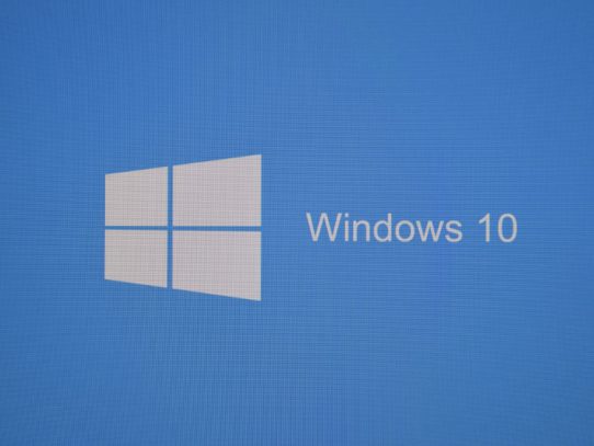 Windows 10 Creators Update を導入すると iCloudの Outlook2016(アウトルック)連携が壊れる(@_@)